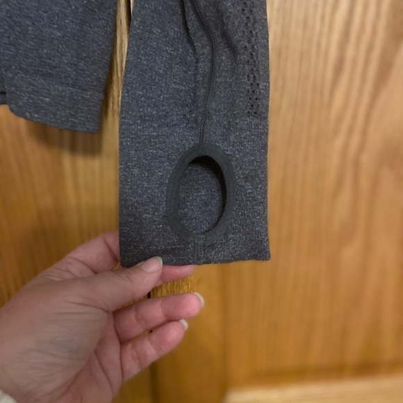 Fabletics Pullover Large 1/4 zip - Picture 6 of 6